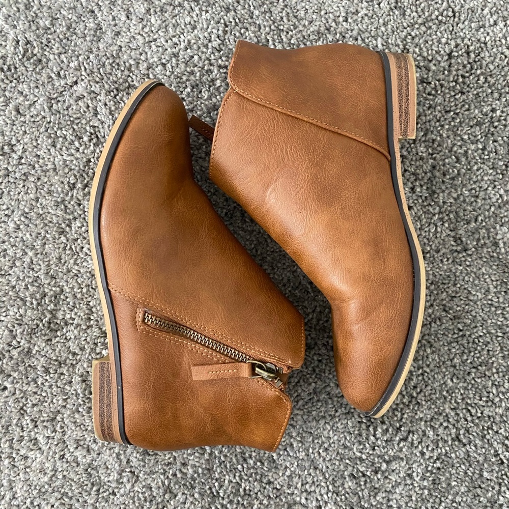 Saddle-Tan/Brown Ankle Flat Boots